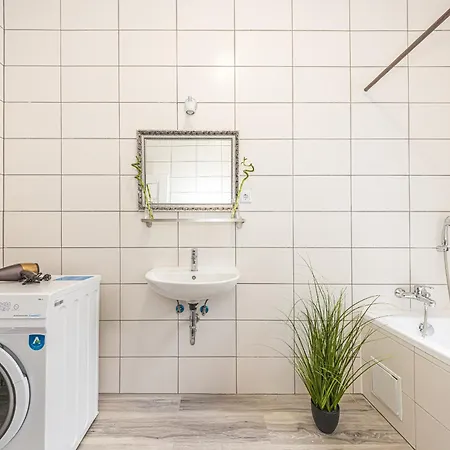 Apartament B1 Ruhiges 2-zimmer-studio Mit Balkon *